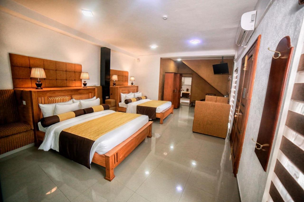 Eagle Regency Hotel Канди Экстерьер фото